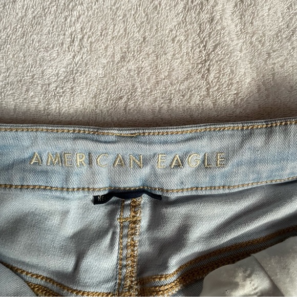 American Eagle light denim stretchy shorts! - Picture 2 of 4